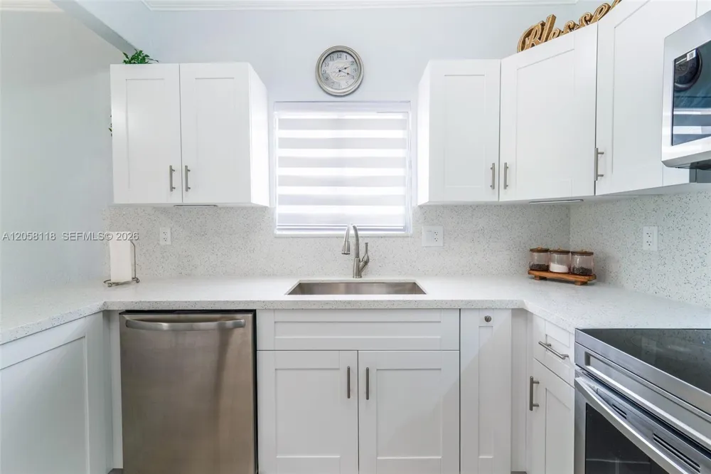15819 SW 54th Ter Miami, FL 33185