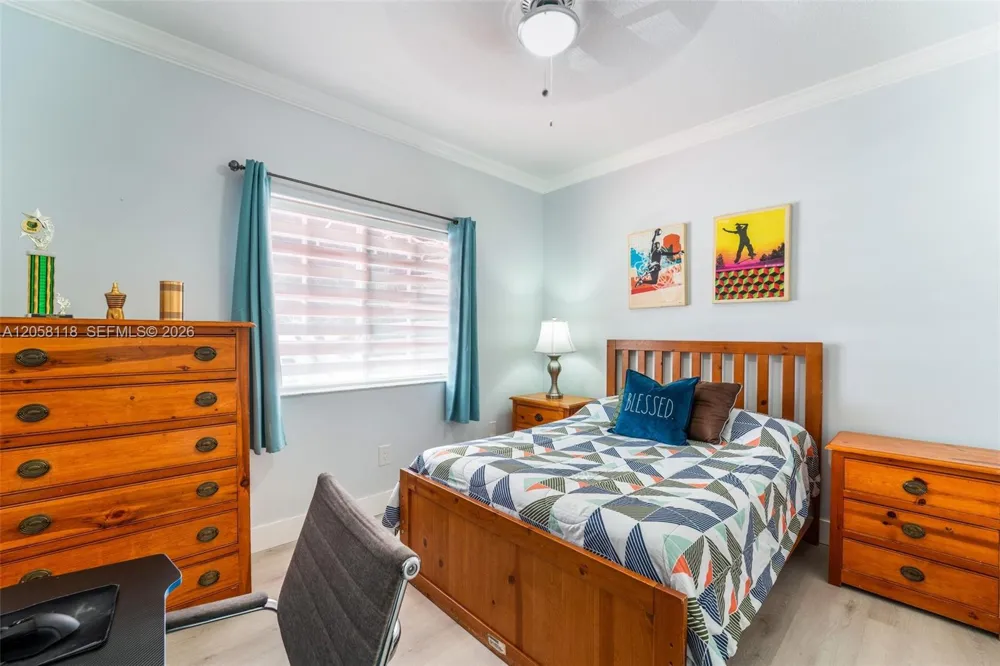 15819 SW 54th Ter Miami, FL 33185