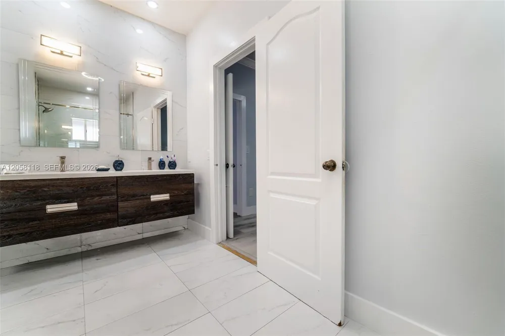 15819 SW 54th Ter Miami, FL 33185