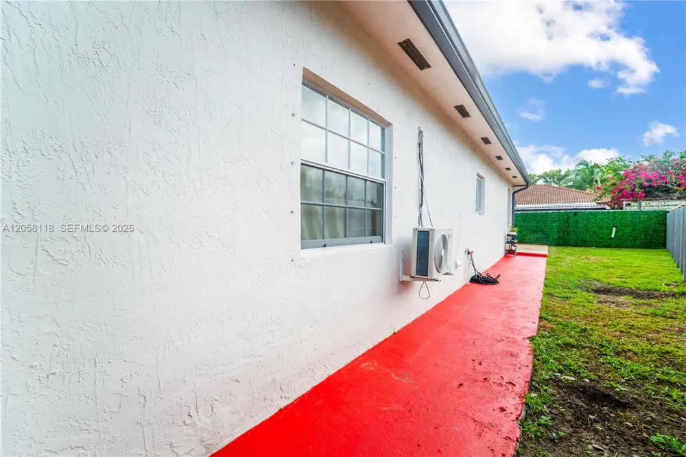 15819 SW 54th Ter Miami, FL 33185