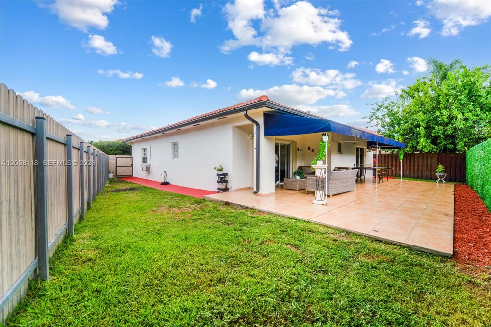 15819 SW 54th Ter Miami, FL 33185