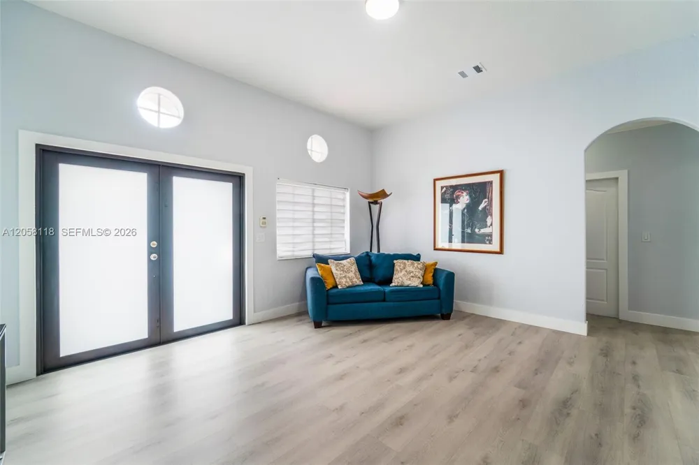 15819 SW 54th Ter Miami, FL 33185