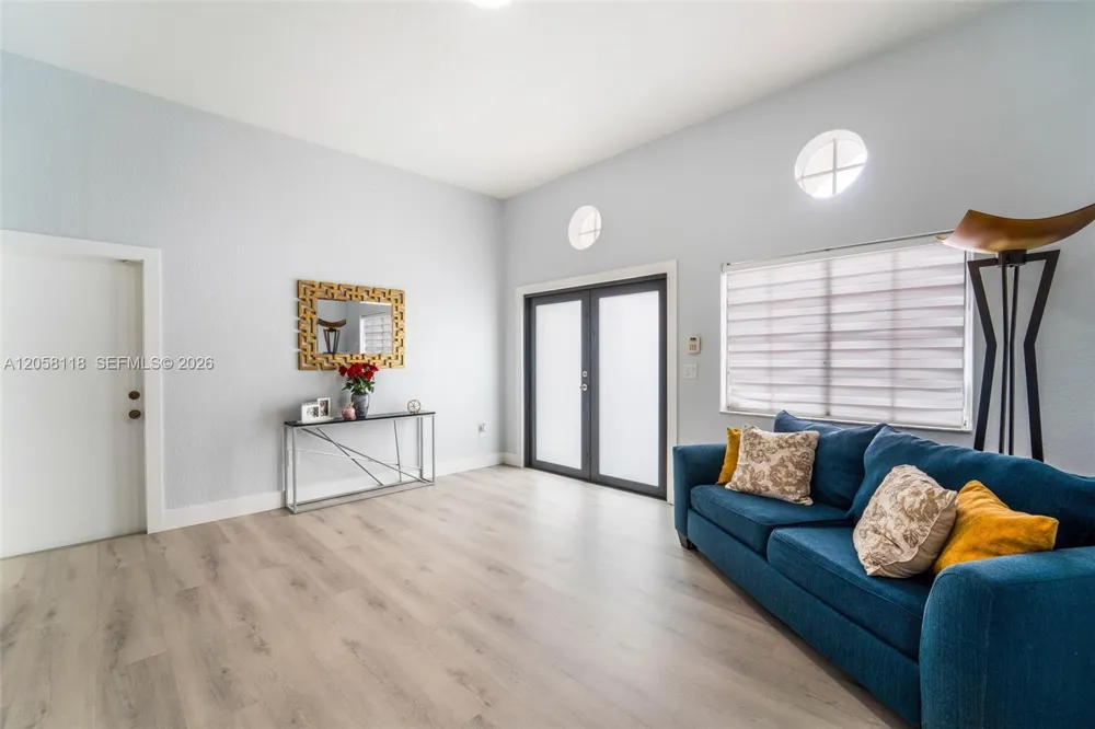 15819 SW 54th Ter Miami, FL 33185