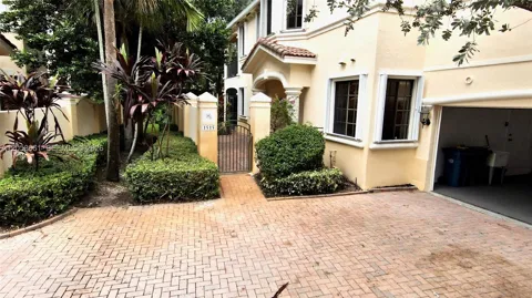 1515 Passion Vine Cir #2-1