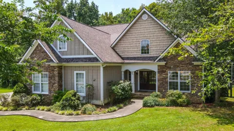 355 Leatha Lane NW