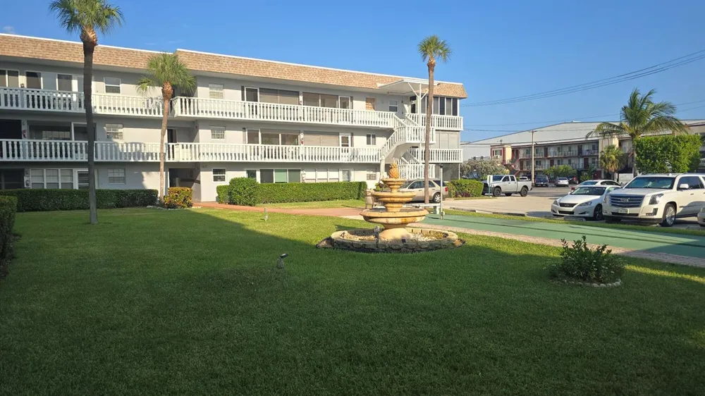 1965 SE 5TH COURT #104 Pompano Beach, FL 33060