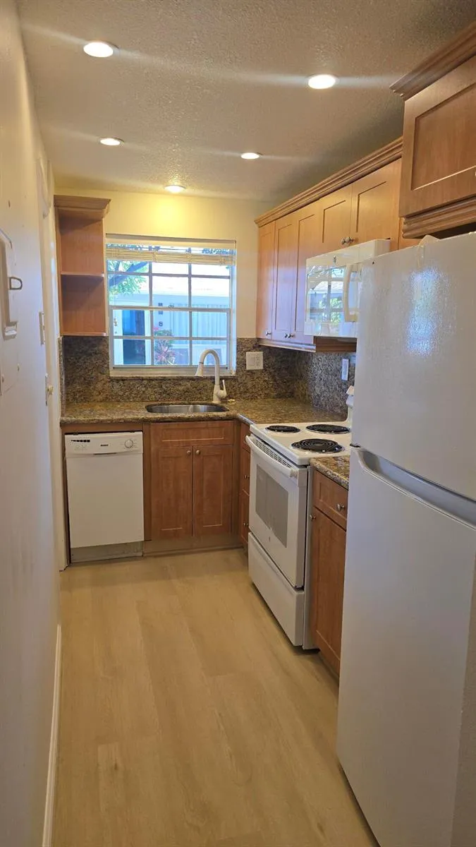 1965 SE 5TH COURT #104 Pompano Beach, FL 33060