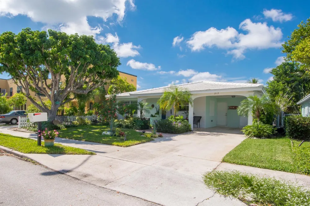 213 Fordham Drive Lake Worth, FL 33460