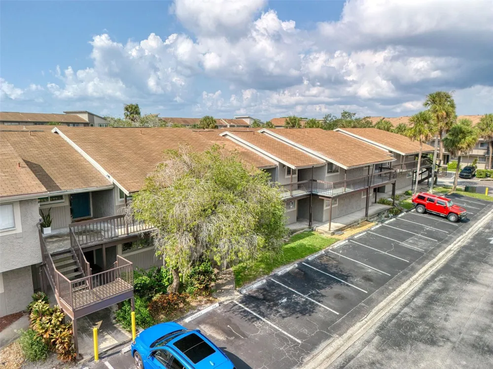 6334 NEWTOWN CIRCLE #34B4 Tampa, FL 33615