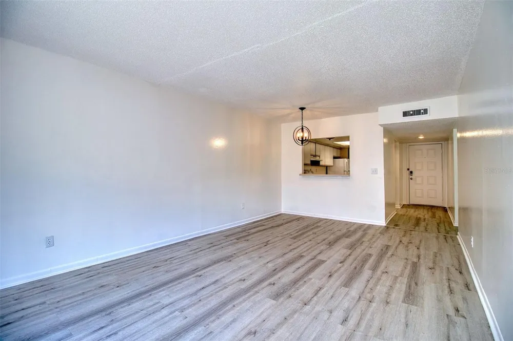 6334 NEWTOWN CIRCLE #34B4 Tampa, FL 33615