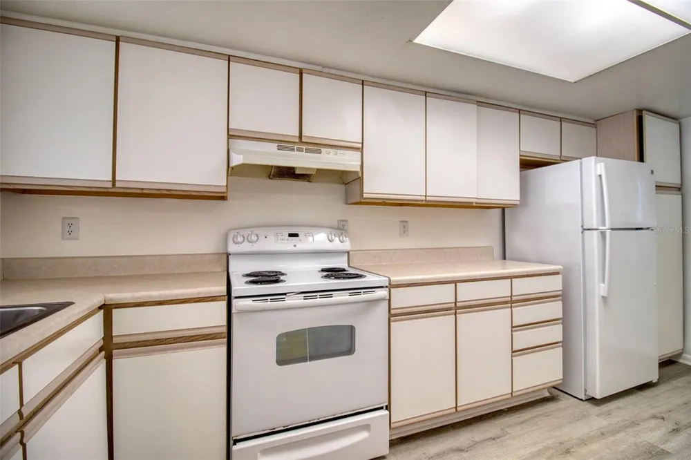 6334 NEWTOWN CIRCLE #34B4 Tampa, FL 33615