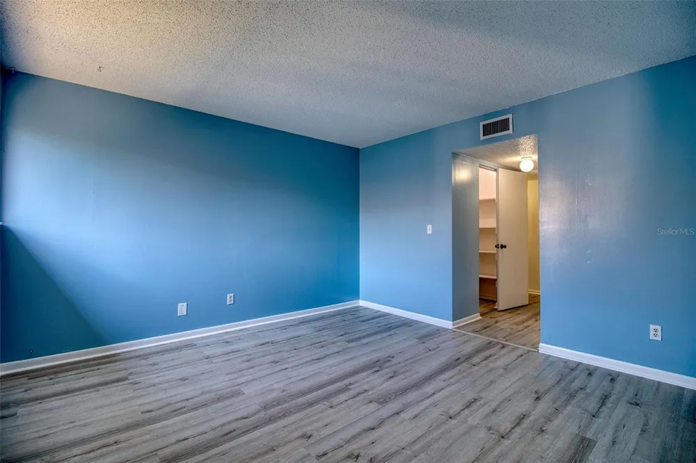6334 NEWTOWN CIRCLE #34B4 Tampa, FL 33615