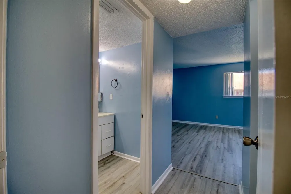 6334 NEWTOWN CIRCLE #34B4 Tampa, FL 33615