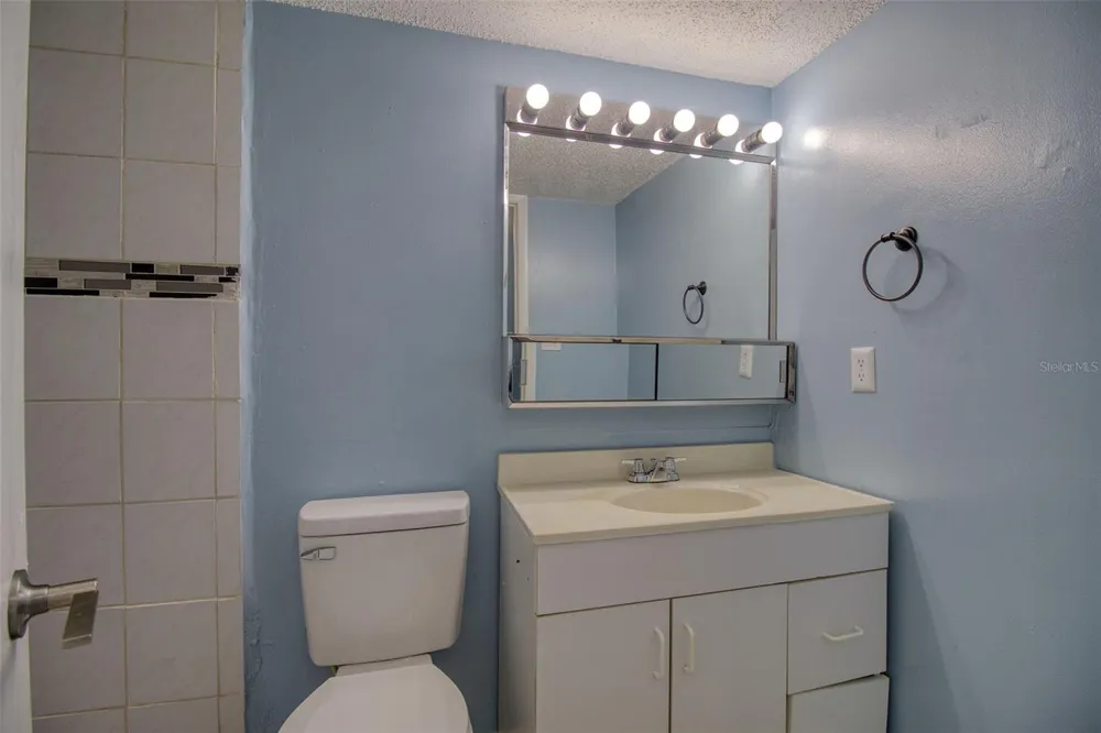 6334 NEWTOWN CIRCLE #34B4 Tampa, FL 33615