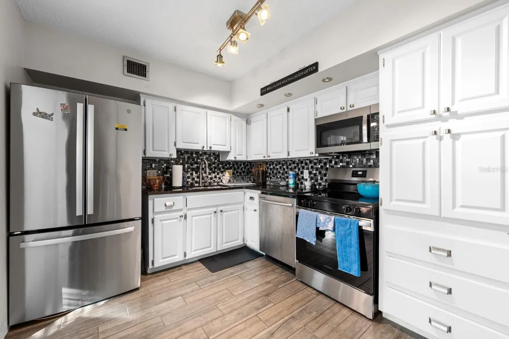 2416 WORLD PARKWAY BOULEVARD #26 Clearwater, FL 33763