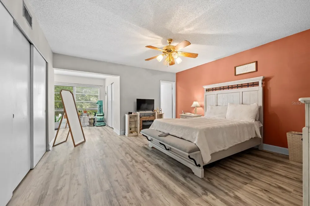 2416 WORLD PARKWAY BOULEVARD #26 Clearwater, FL 33763