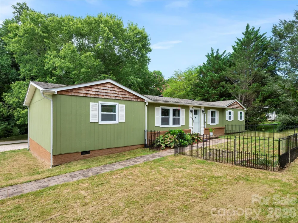 32 Reeves Road Leicester, NC 28748