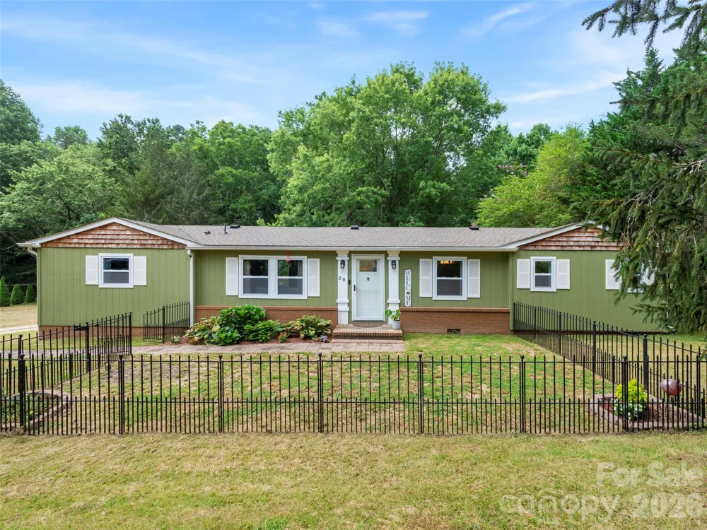 32 Reeves Road Leicester, NC 28748