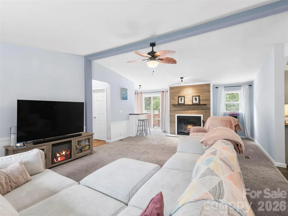 32 Reeves Road Leicester, NC 28748