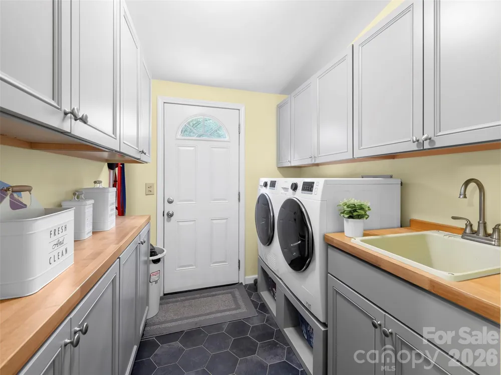 32 Reeves Road Leicester, NC 28748