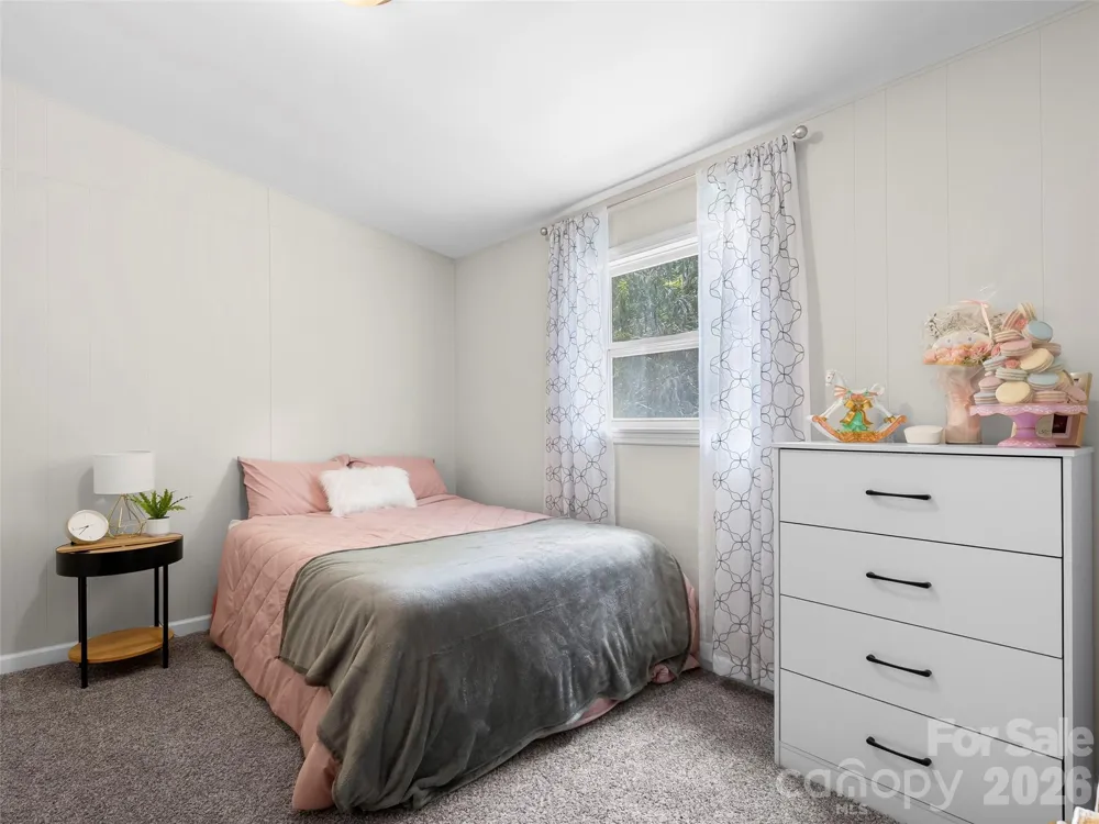 32 Reeves Road Leicester, NC 28748