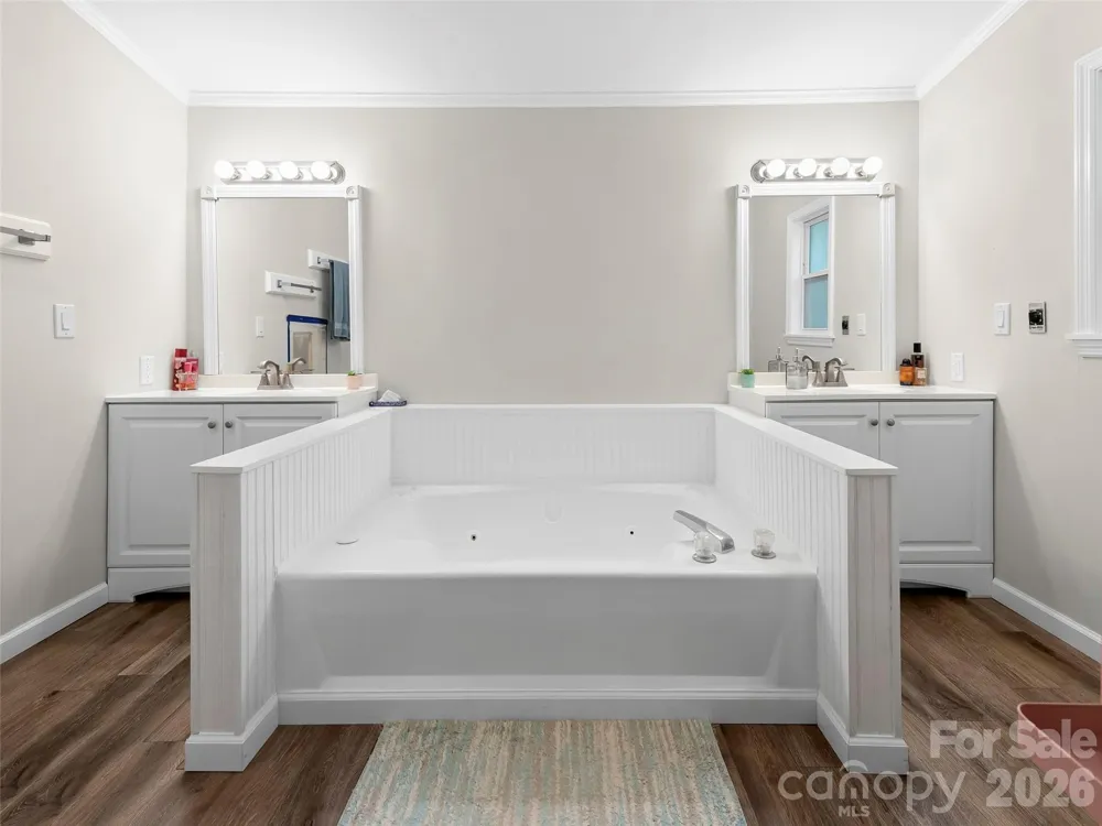 32 Reeves Road Leicester, NC 28748