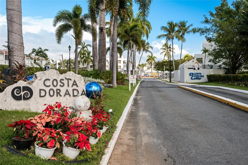 J1 CALLE COSTA DORADA Dorado, PR 00646