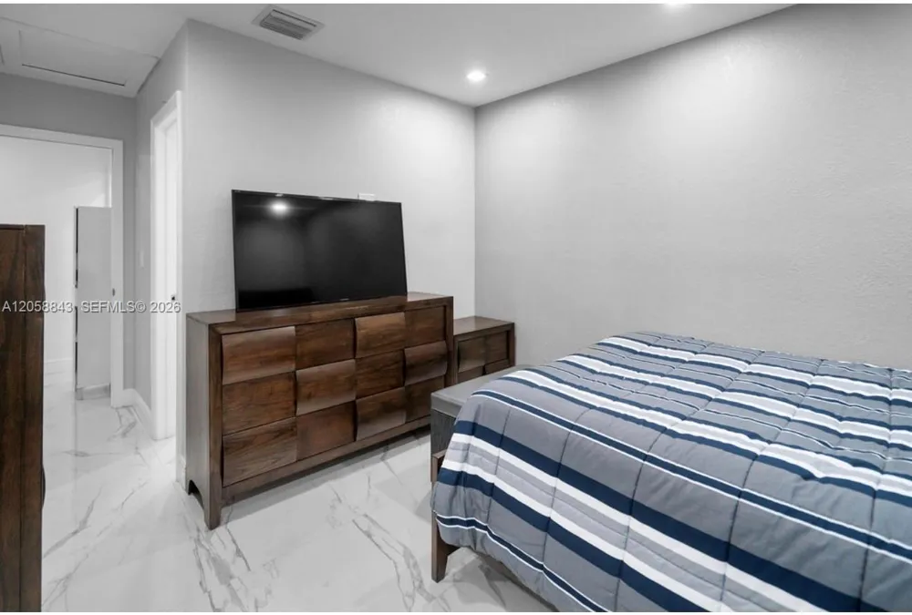1158 W 41st St #87 Hialeah, FL 33012