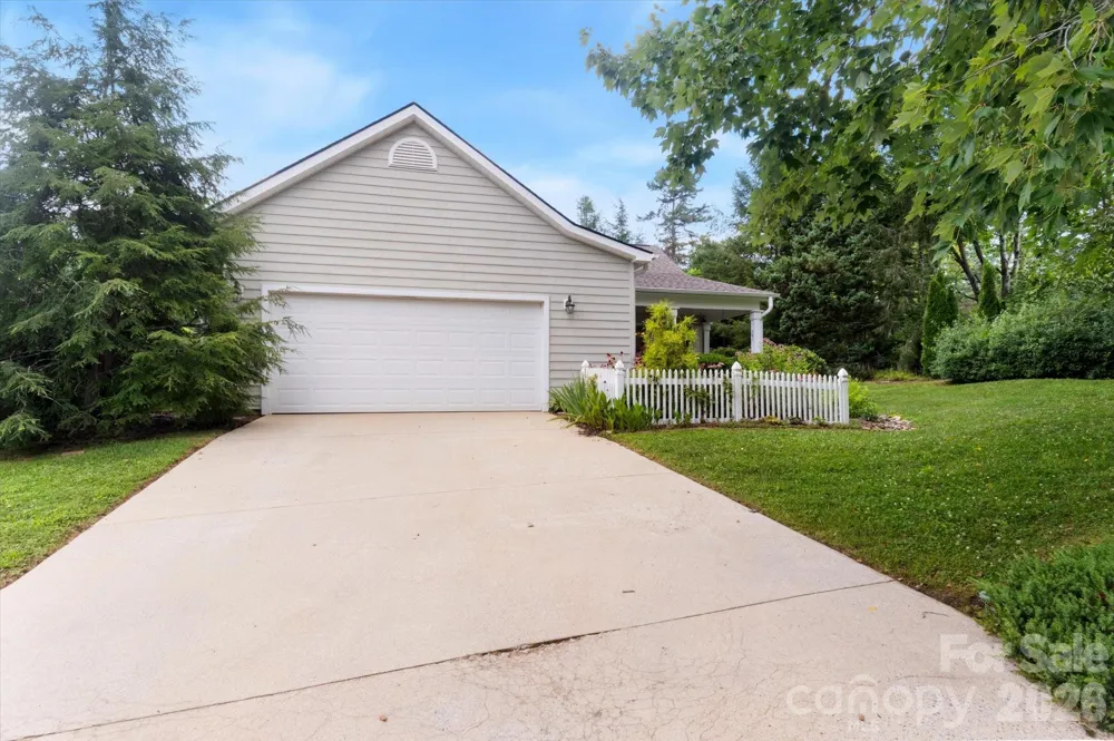 36 Sheffield Place Brevard, NC 28712