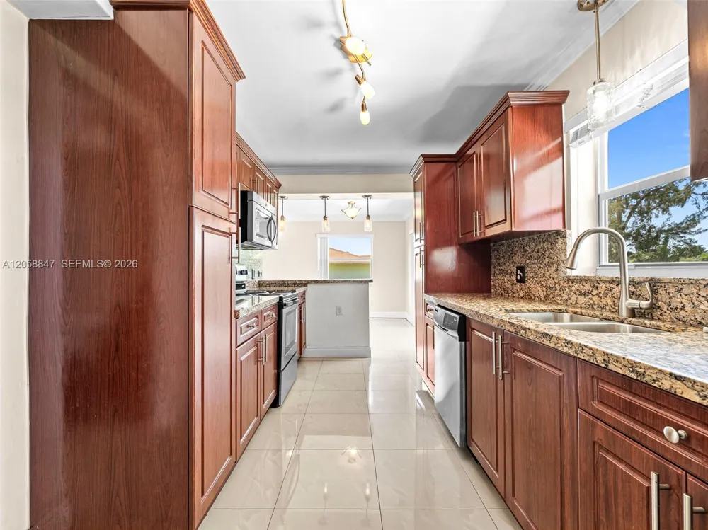 2045 NW 115th St Miami, FL 33167