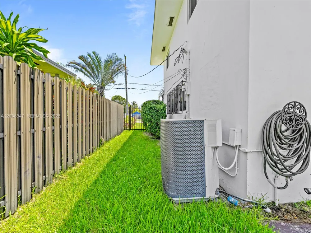 2045 NW 115th St Miami, FL 33167