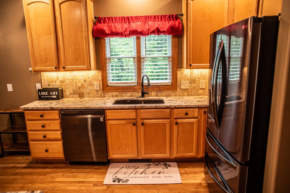 105 Bay Dr Lancaster, TN 38569