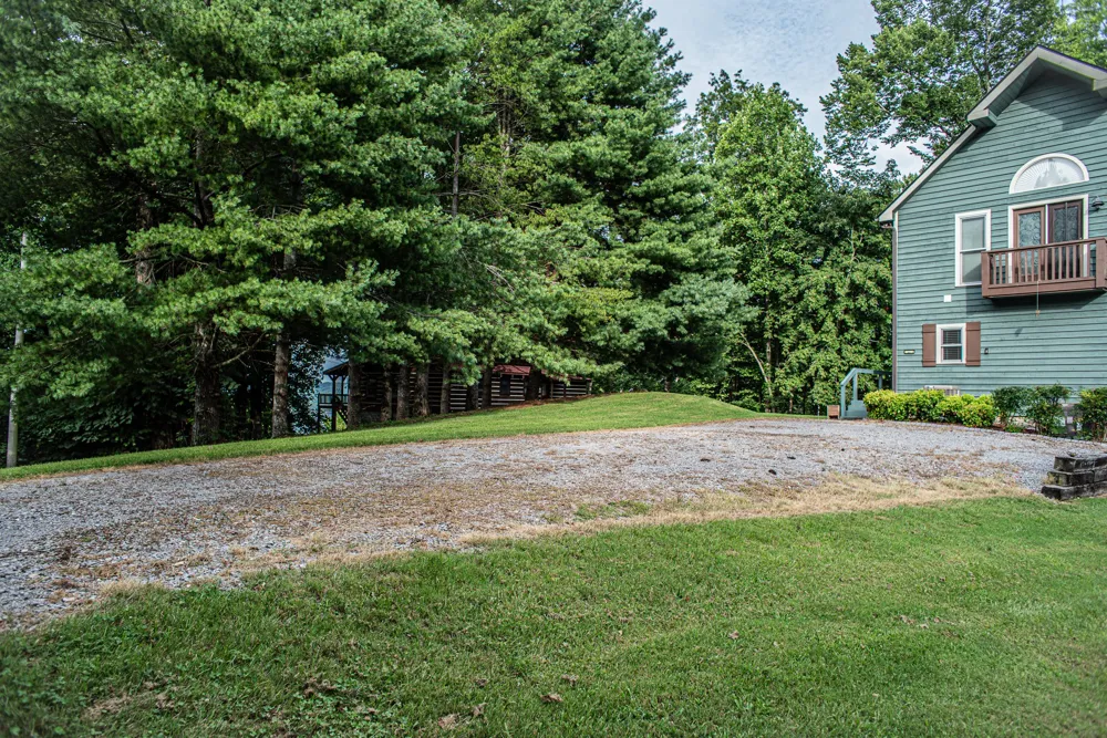 105 Bay Dr Lancaster, TN 38569