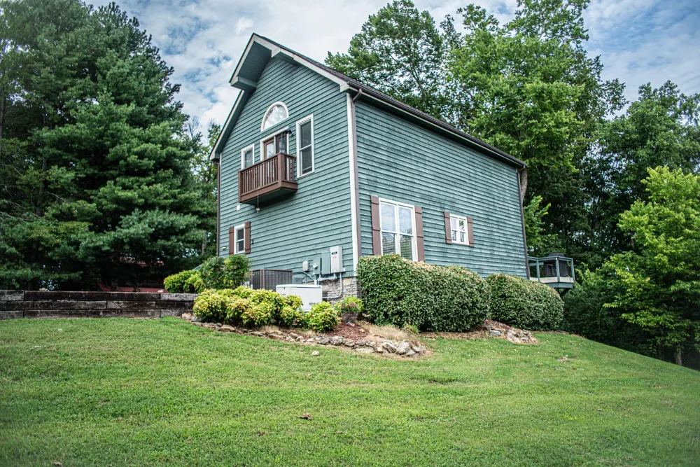 105 Bay Dr Lancaster, TN 38569
