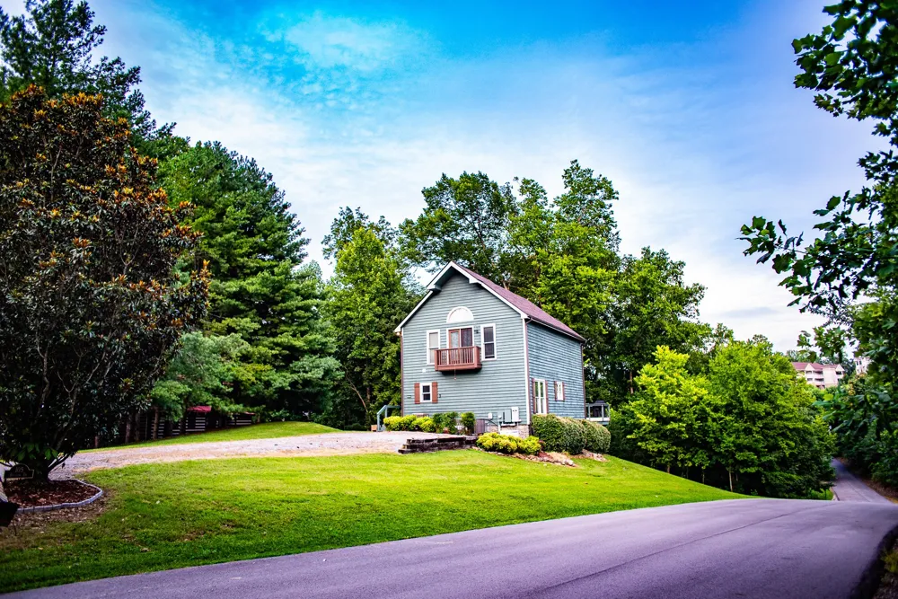 105 Bay Dr Lancaster, TN 38569