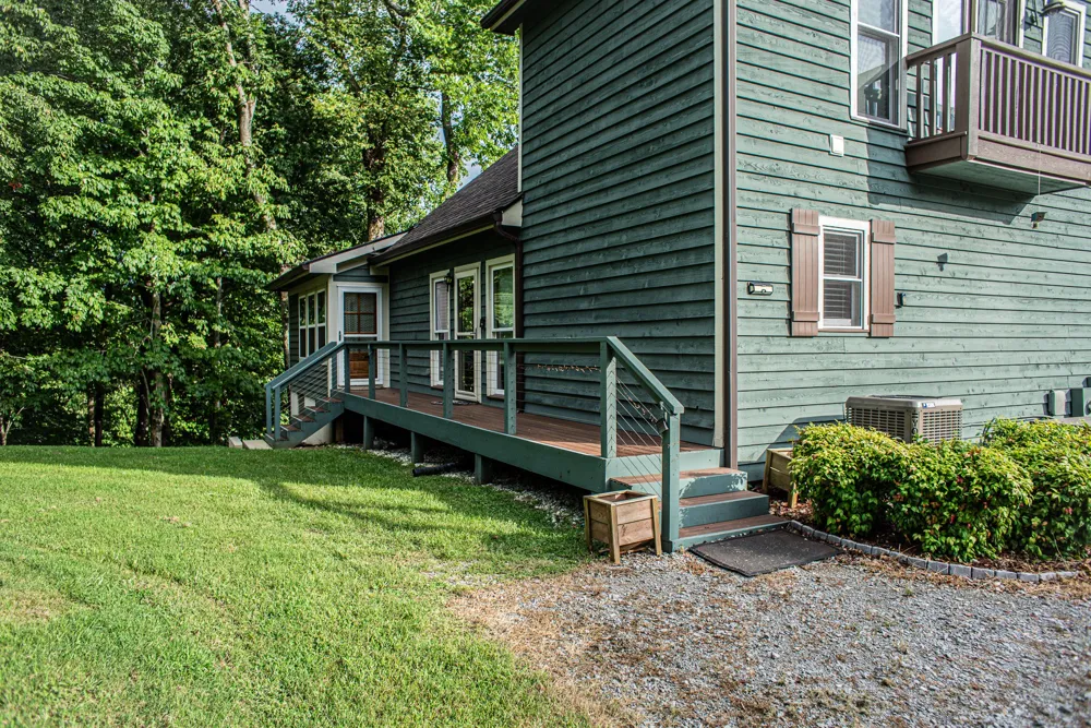 105 Bay Dr Lancaster, TN 38569