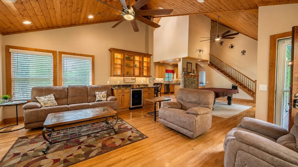 105 Bay Dr Lancaster, TN 38569