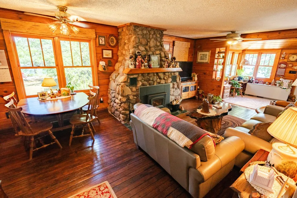 1922 Vellieux Island International Falls, MN 56649