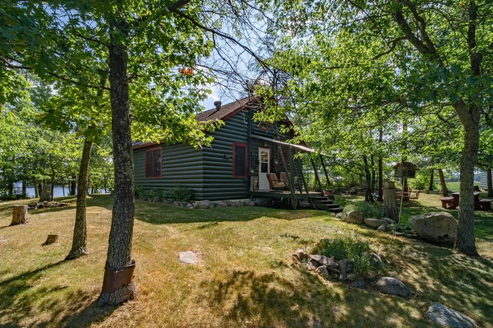 1922 Vellieux Island International Falls, MN 56649