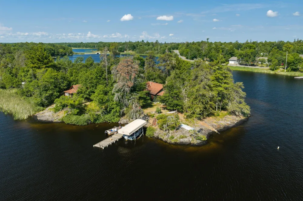 1922 Vellieux Island International Falls, MN 56649
