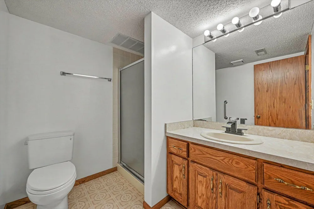 2522 S Windsor Lane Woodbury, MN 55125