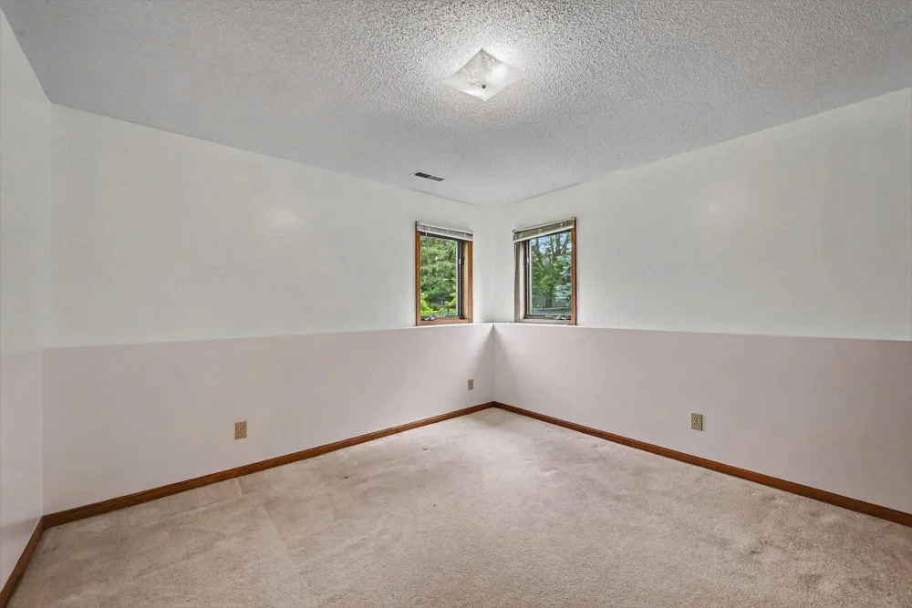 2522 S Windsor Lane Woodbury, MN 55125