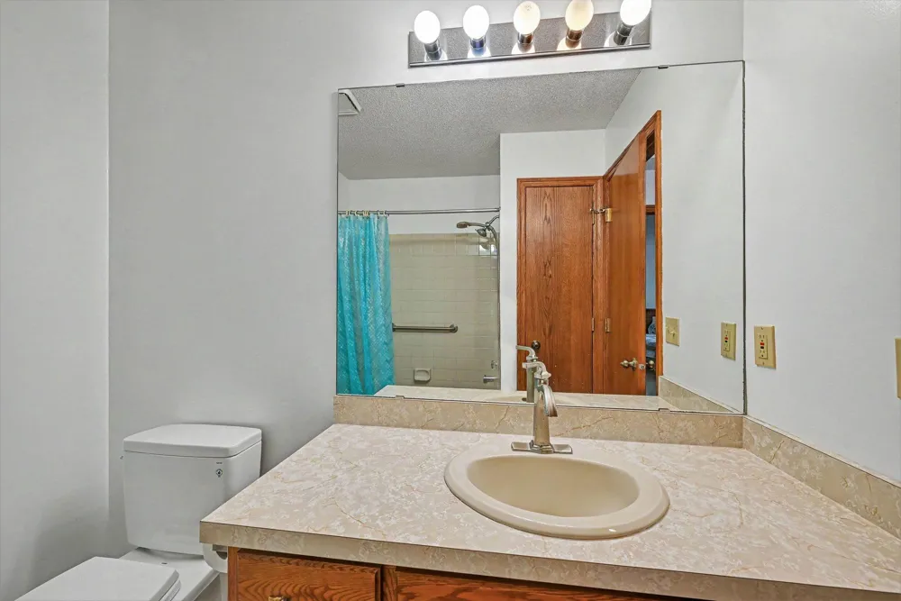 2522 S Windsor Lane Woodbury, MN 55125