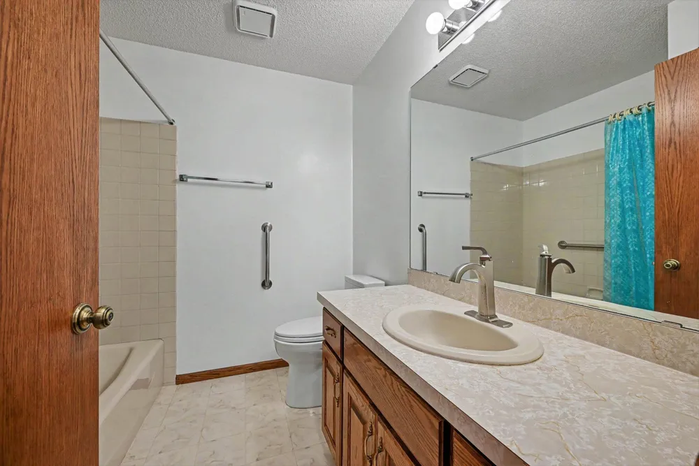 2522 S Windsor Lane Woodbury, MN 55125