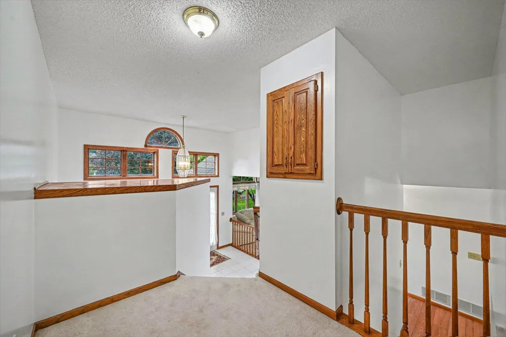 2522 S Windsor Lane Woodbury, MN 55125