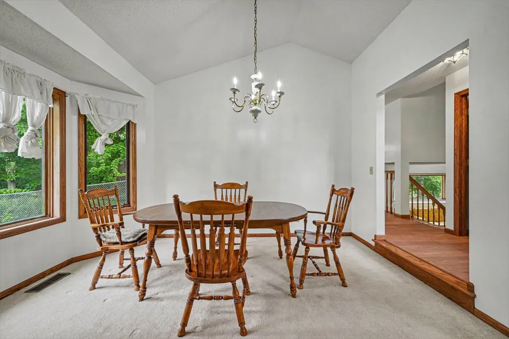 2522 S Windsor Lane Woodbury, MN 55125