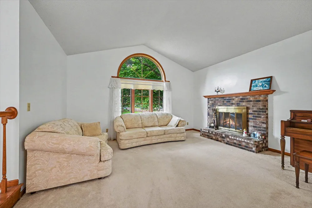 2522 S Windsor Lane Woodbury, MN 55125