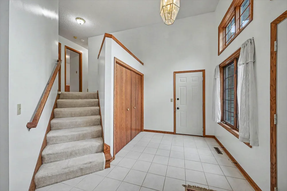 2522 S Windsor Lane Woodbury, MN 55125