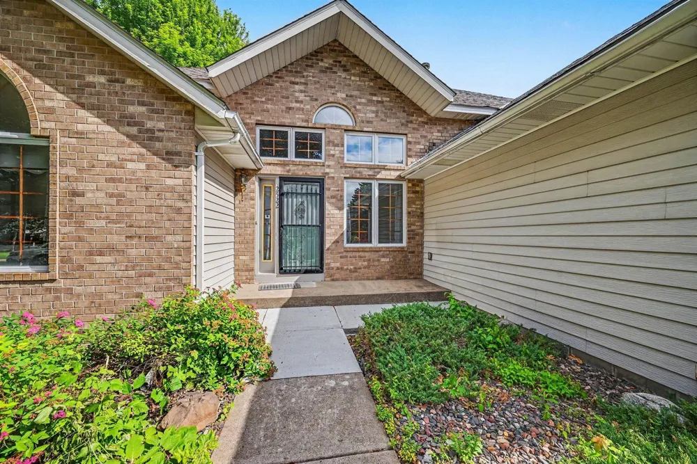 2522 S Windsor Lane Woodbury, MN 55125