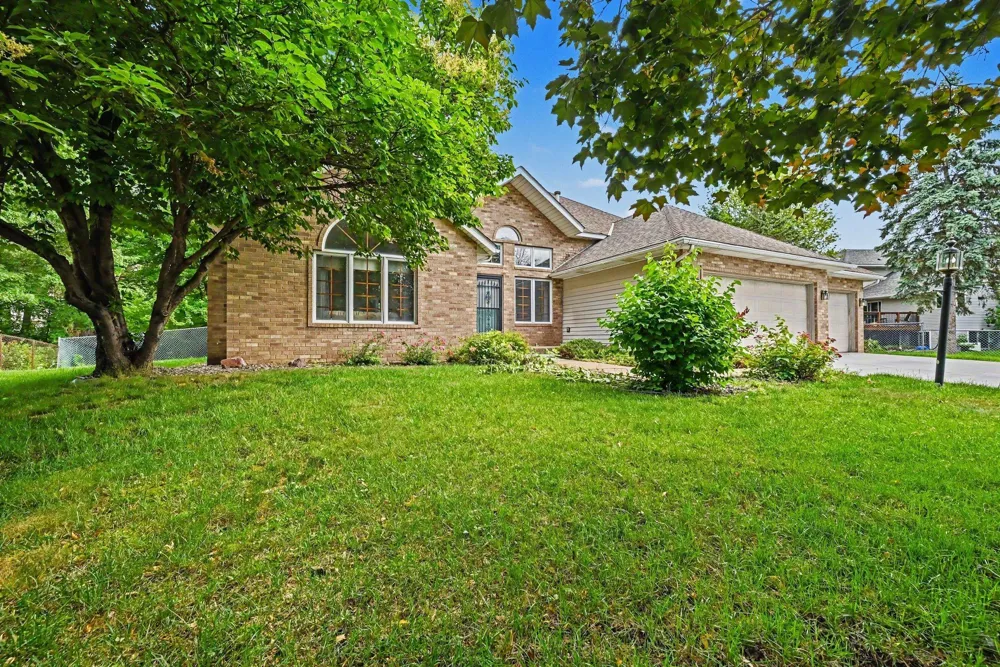 2522 S Windsor Lane Woodbury, MN 55125